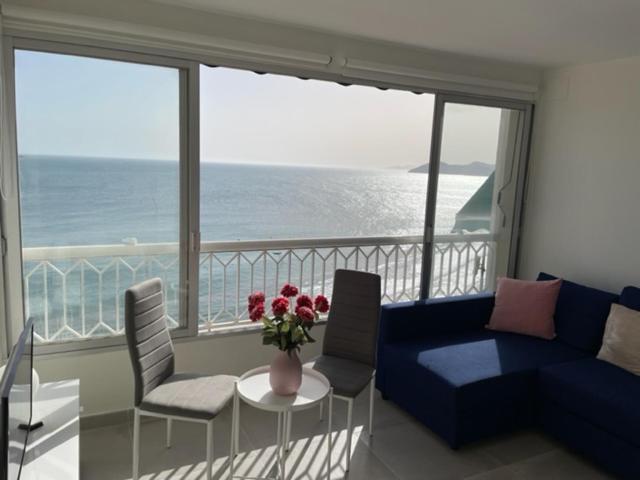 Precioso apartamento a estrenar en primera línea de playa Benidorm Exterior foto